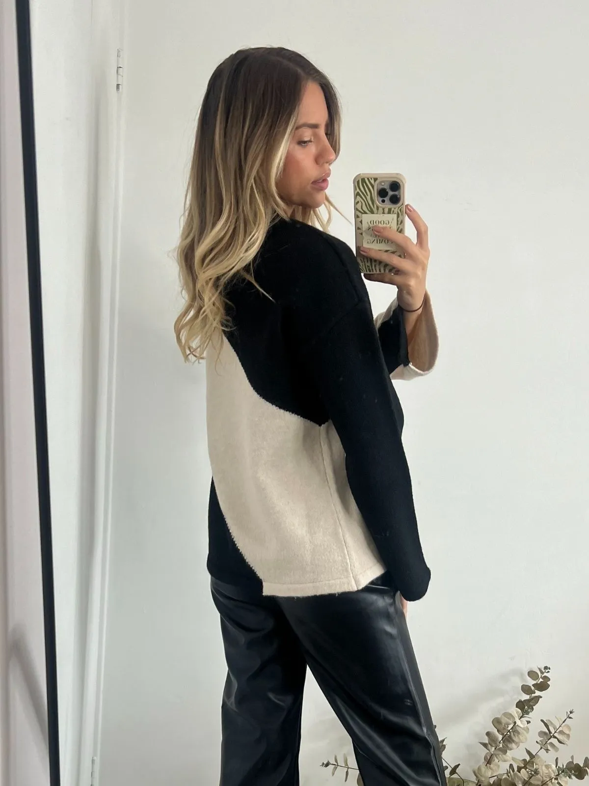 FadeResistant Color Odette Brushed Wool Colourblock Jumper in Stone & Black