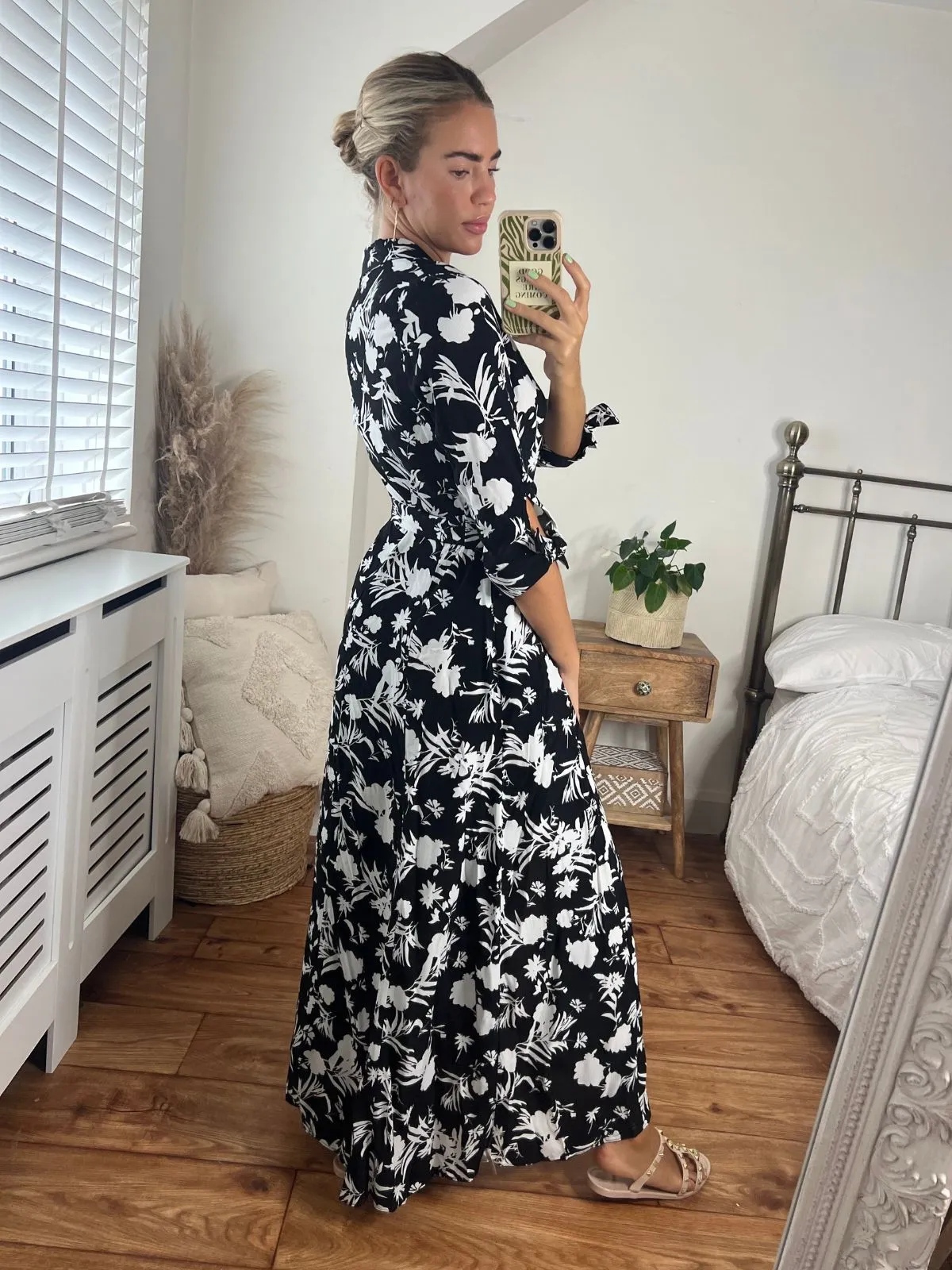 Daphne Belted Shirt Dress / Mono Floral Textured Look Flattering Layer