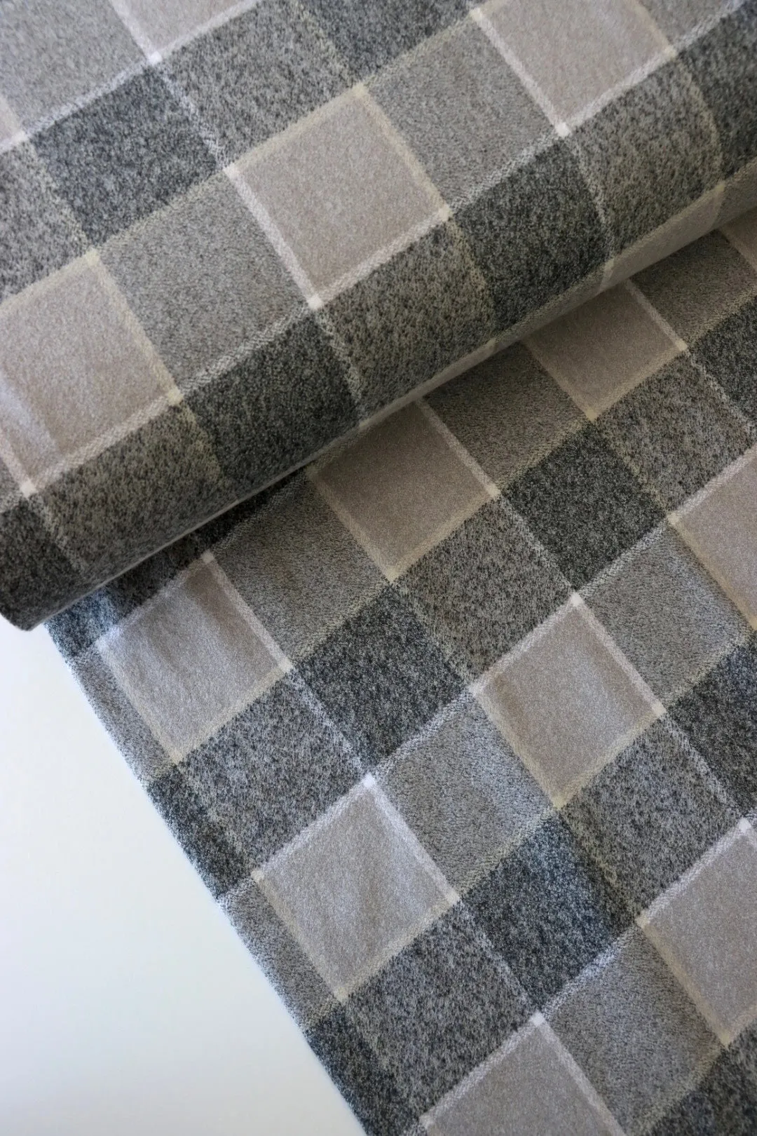 Platinum/Charcoal/Ivory Plaid | Mammoth Flannel | Robert Kaufman