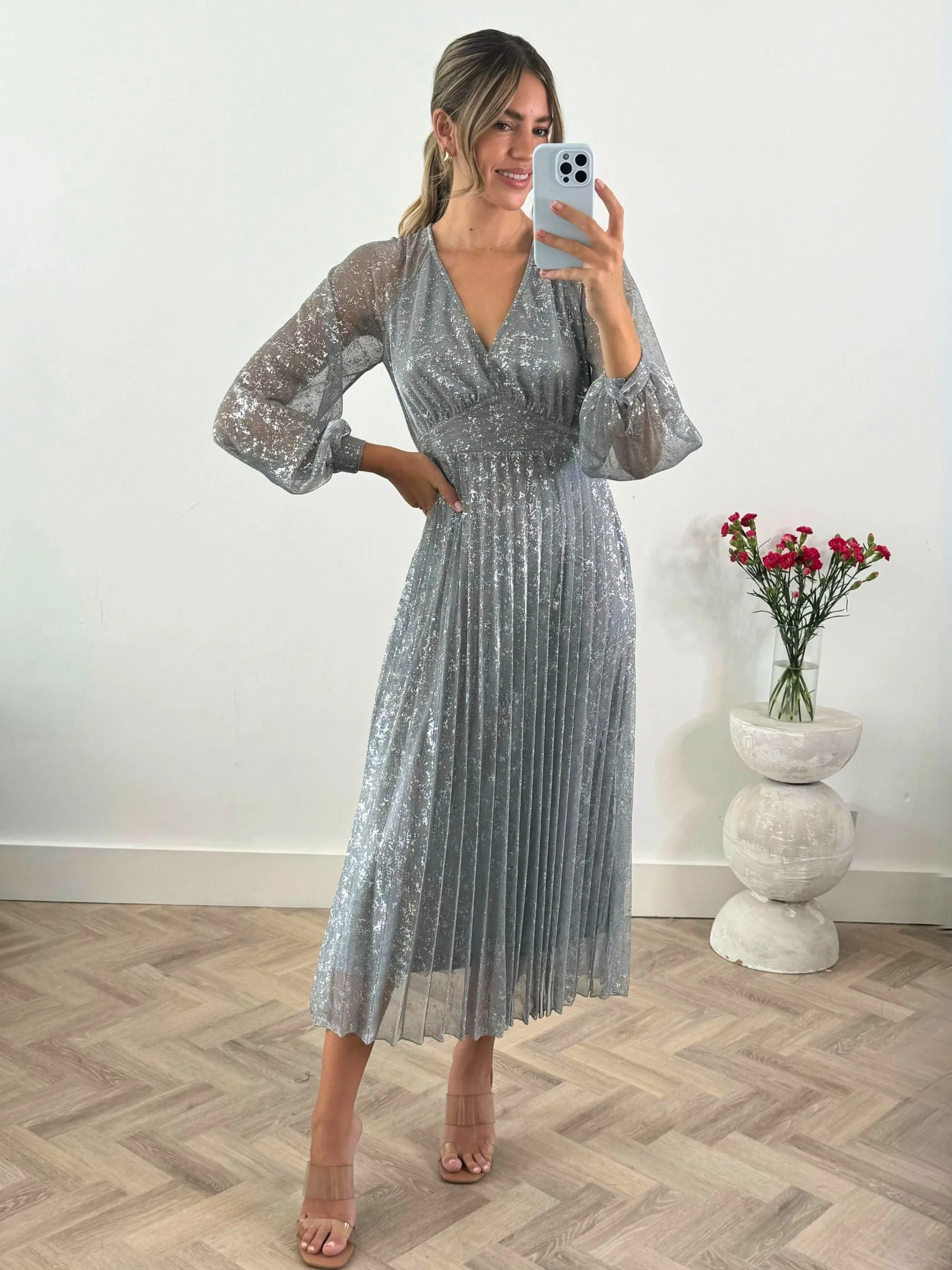 Dannica Pleated Balloon Sleeve Maxi Dress / Silver Classic Flow