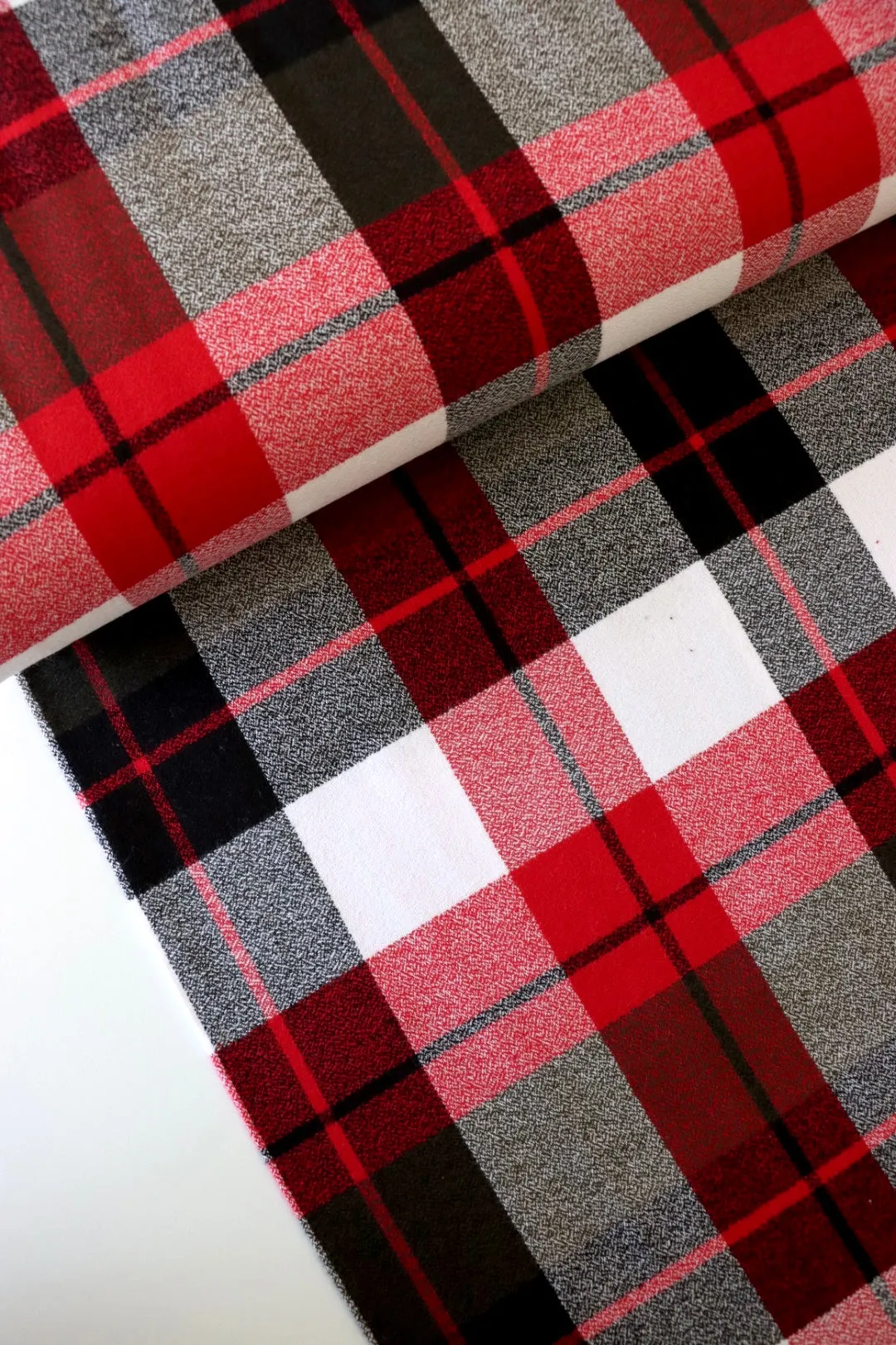 Red/Black/Ivory/Olive Plaid | Mammoth Flannel | Robert Kaufman