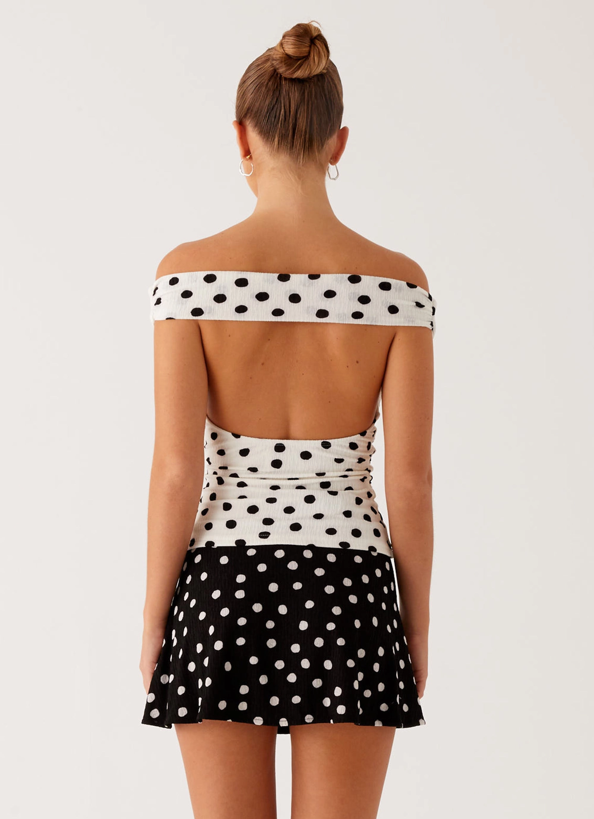 Wrinkle Resistant Weave Flatlock Seams Rylie Top - White Polka Dot