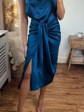 Valencia High Waist Drape Skirt / Peacock Blue Soft Focus Red Carpet Look