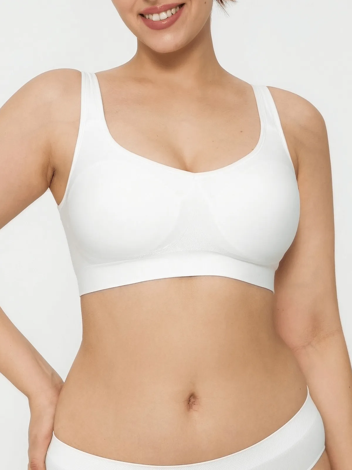 Seamless Adjustable Wide-Strap Underwire-Free Smoothing Bra ZeroWasteProduction Modern Polo