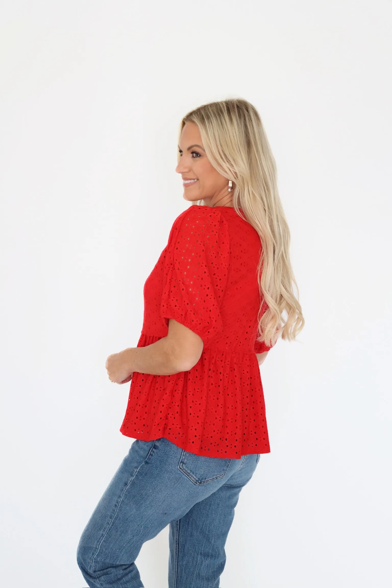 AntiStaticFinish Wide Shoulder Cut Sia Eyelet Top