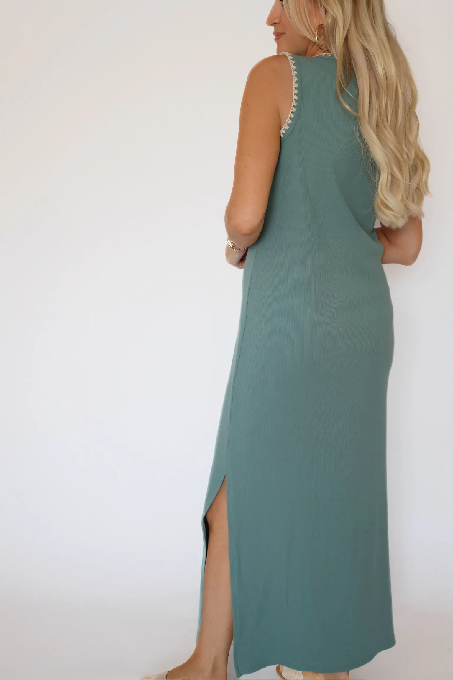 Sleeveless Cut Delamer Midi Dress