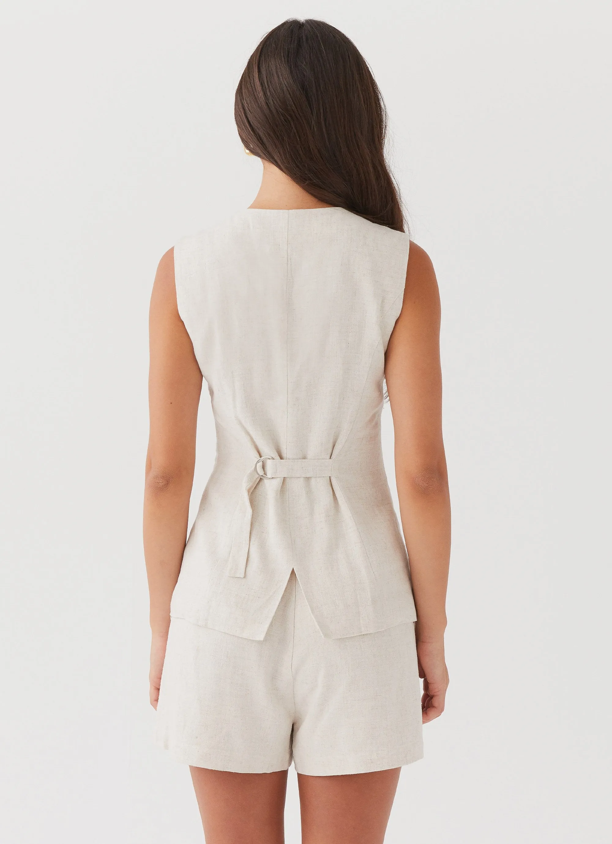 Layered Collar Structured Shoulder Born For Bordeaux Linen Vest - Oatmeal
