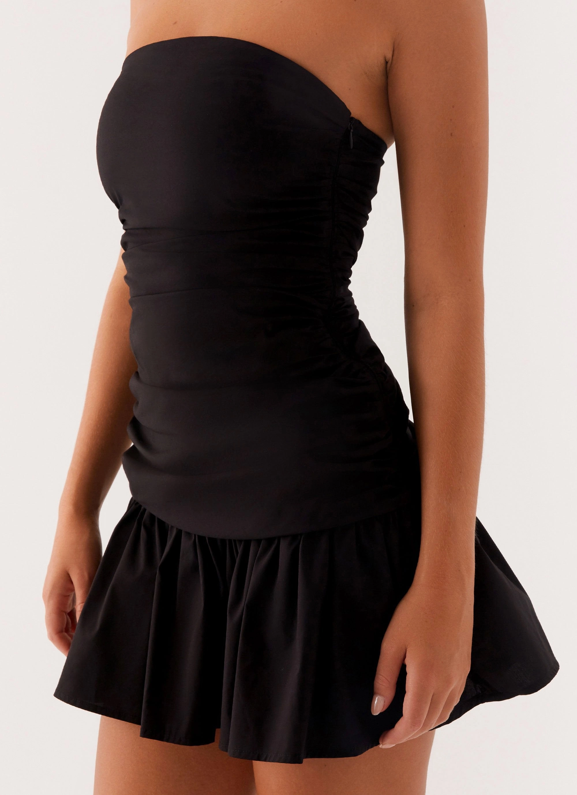 Figure-Skimming Night Vibes Carmel Mini Dress - Black