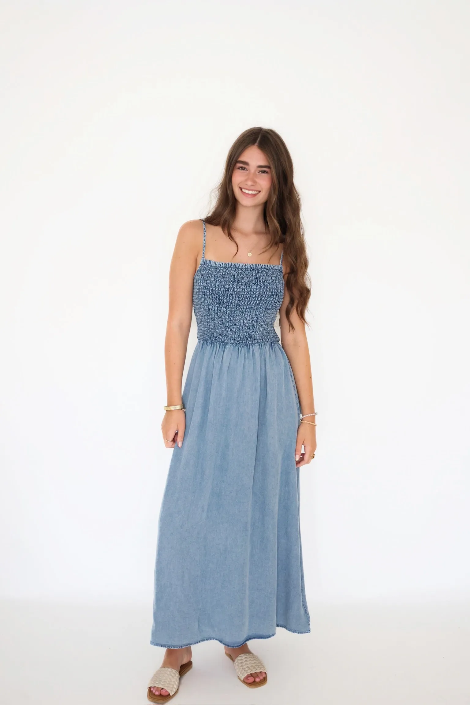 Calm Drape Subtle Look Bayside Chambray Midi Dress