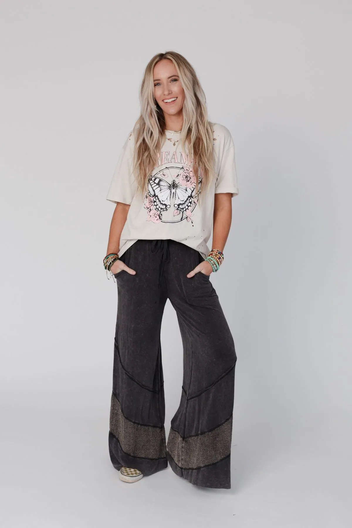 Sweet Dreamer Graphic Tee - Light Khaki