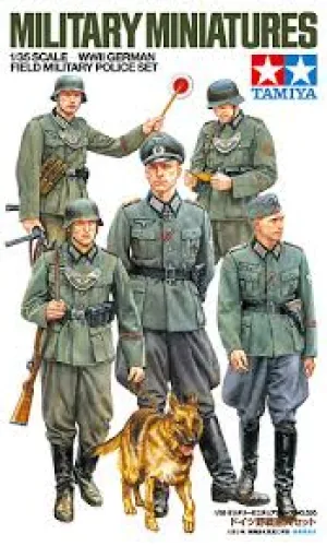Tamiya 35320  WWII German Field Military Police Set