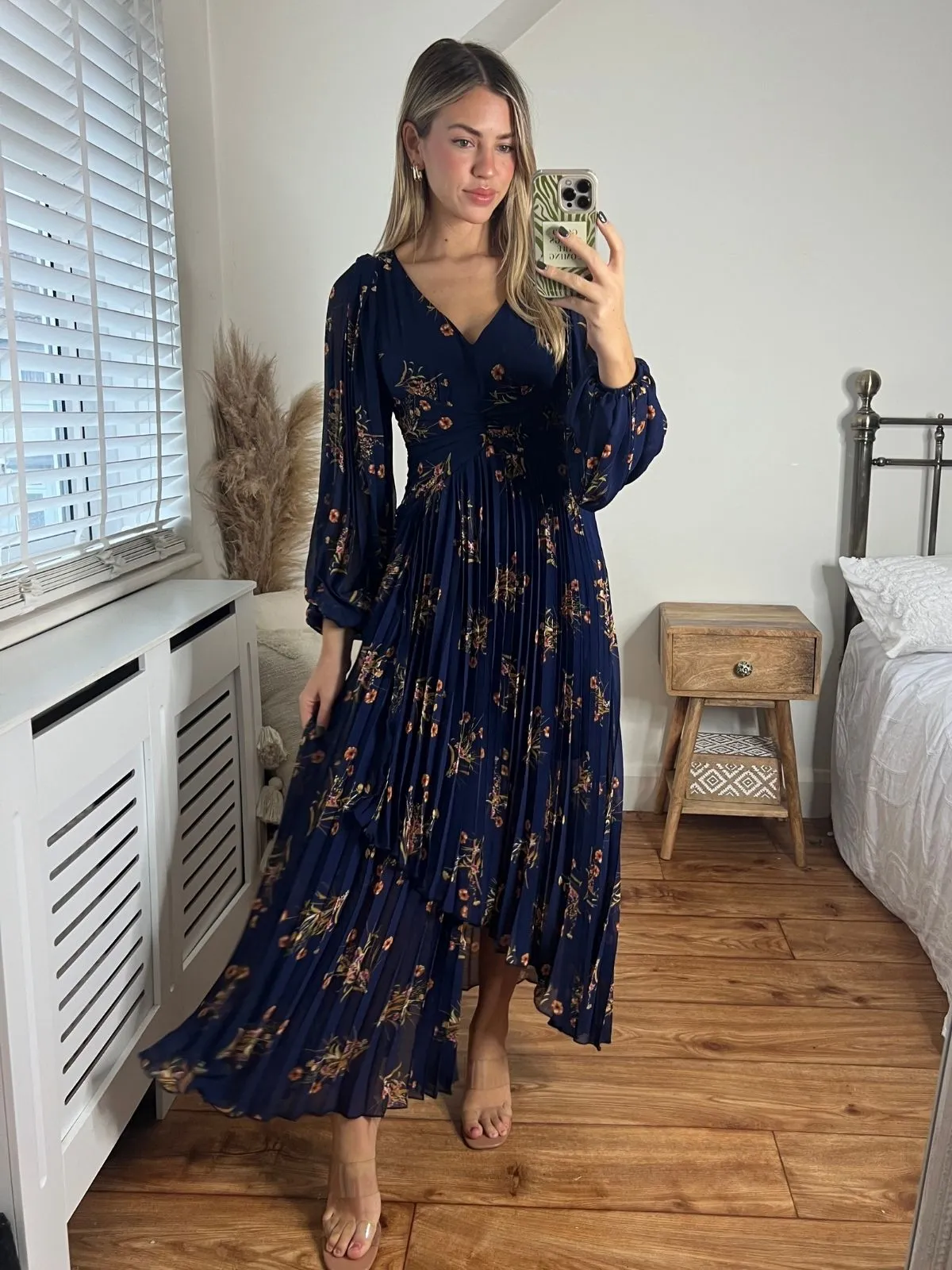 Toni Long Sleeved Pleated Maxi Dress / Navy Floral Breezy Fit