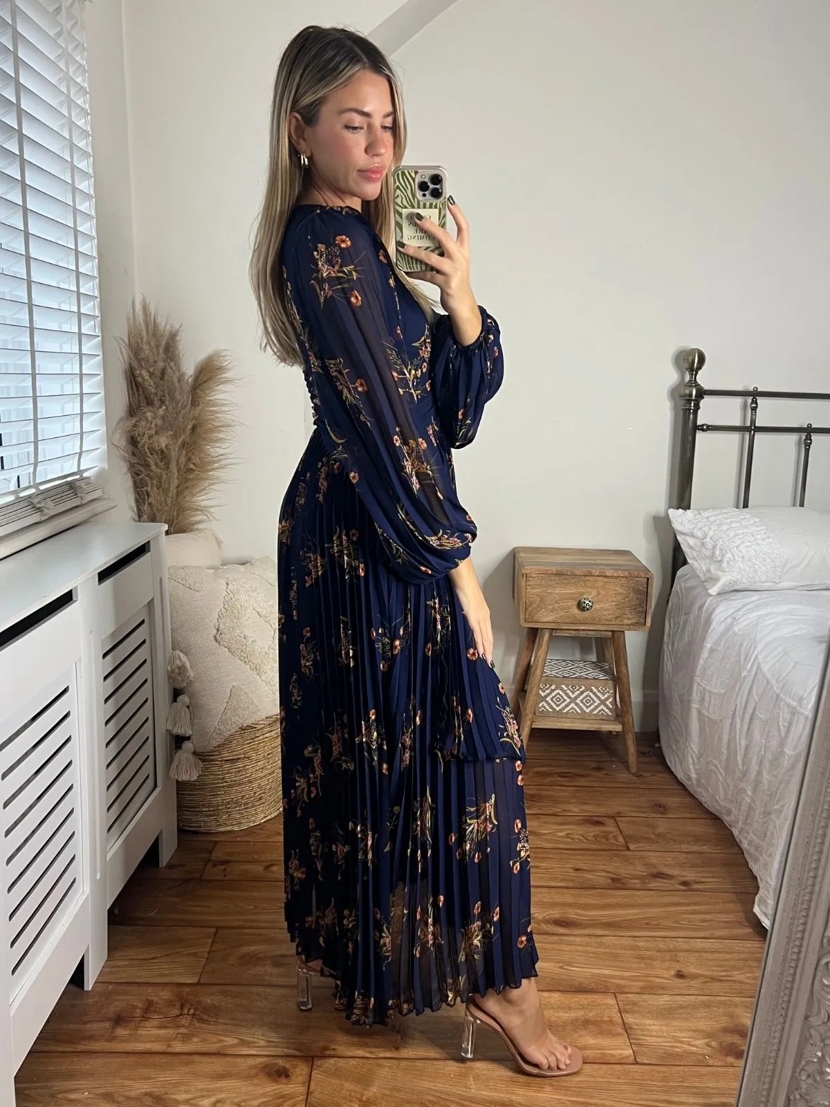 Toni Long Sleeved Pleated Maxi Dress / Navy Floral Weekend Edge