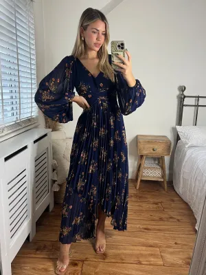 Toni Long Sleeved Pleated Maxi Dress / Navy Floral Formed Look