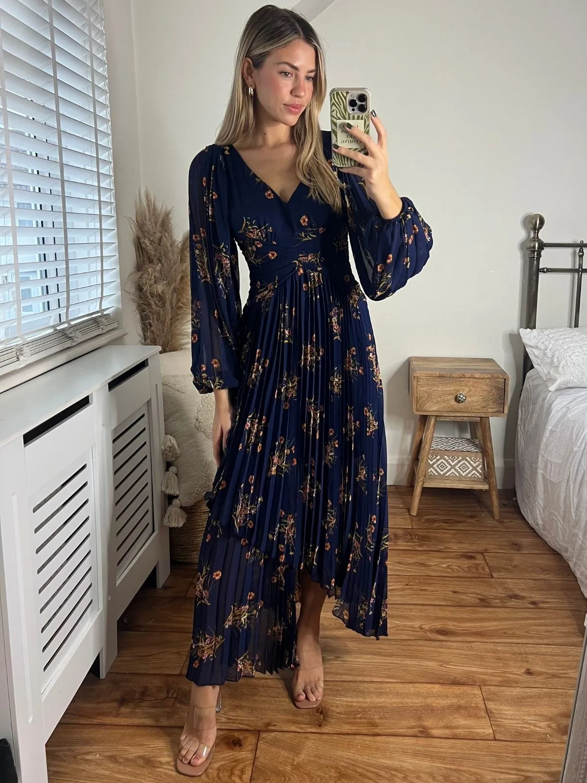 Matte Look Toni Long Sleeved Pleated Maxi Dress / Navy Floral