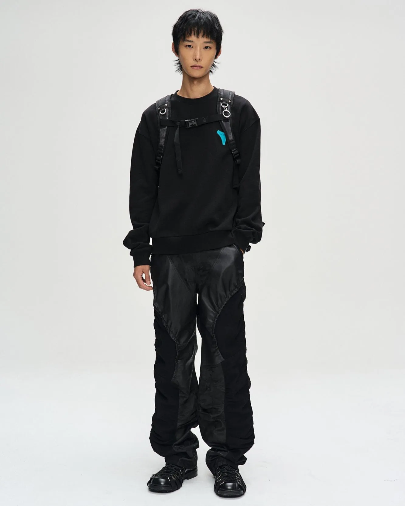 UNISEX STOOL PATCH LOGO SWEATSHIRTS atb1272u(BLACK)