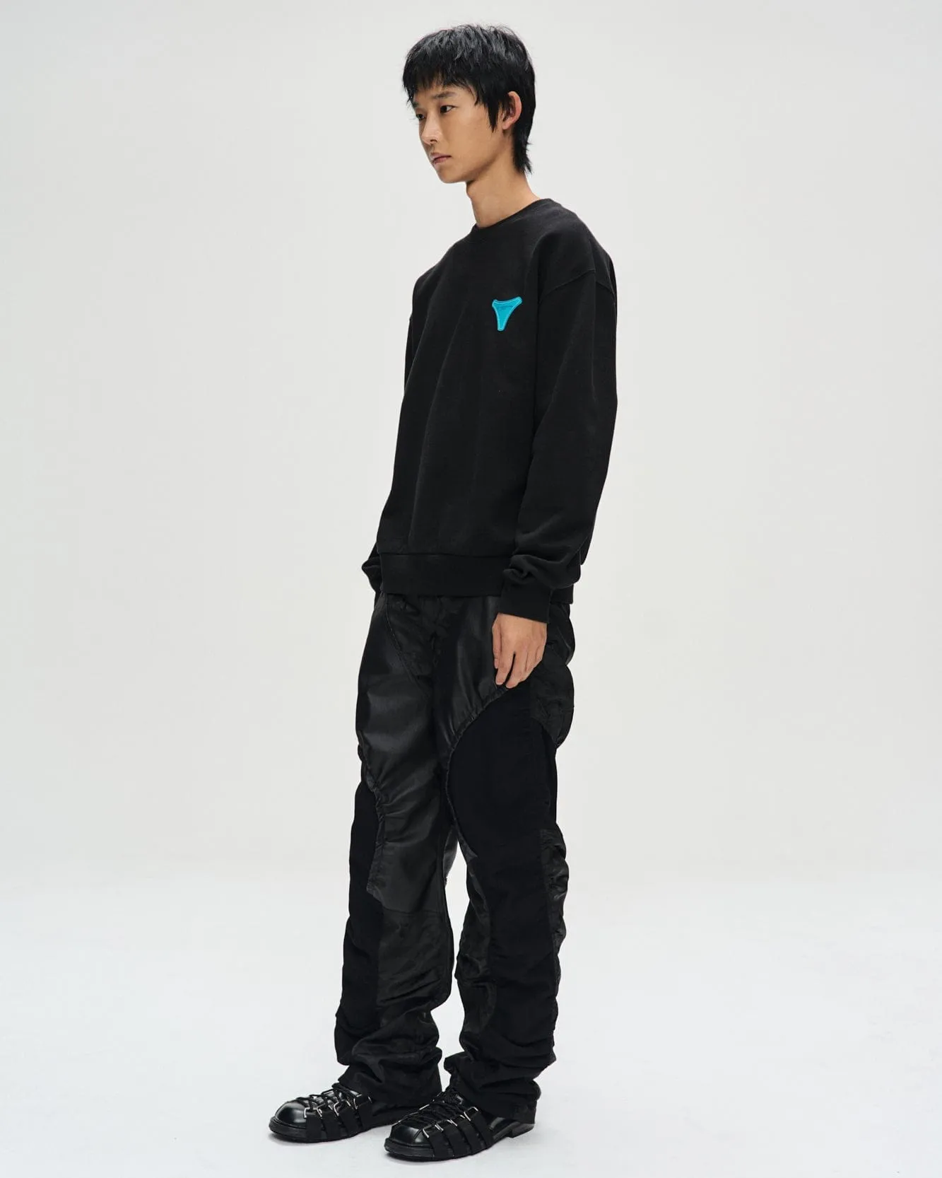 UNISEX STOOL PATCH LOGO SWEATSHIRTS atb1272u(BLACK)