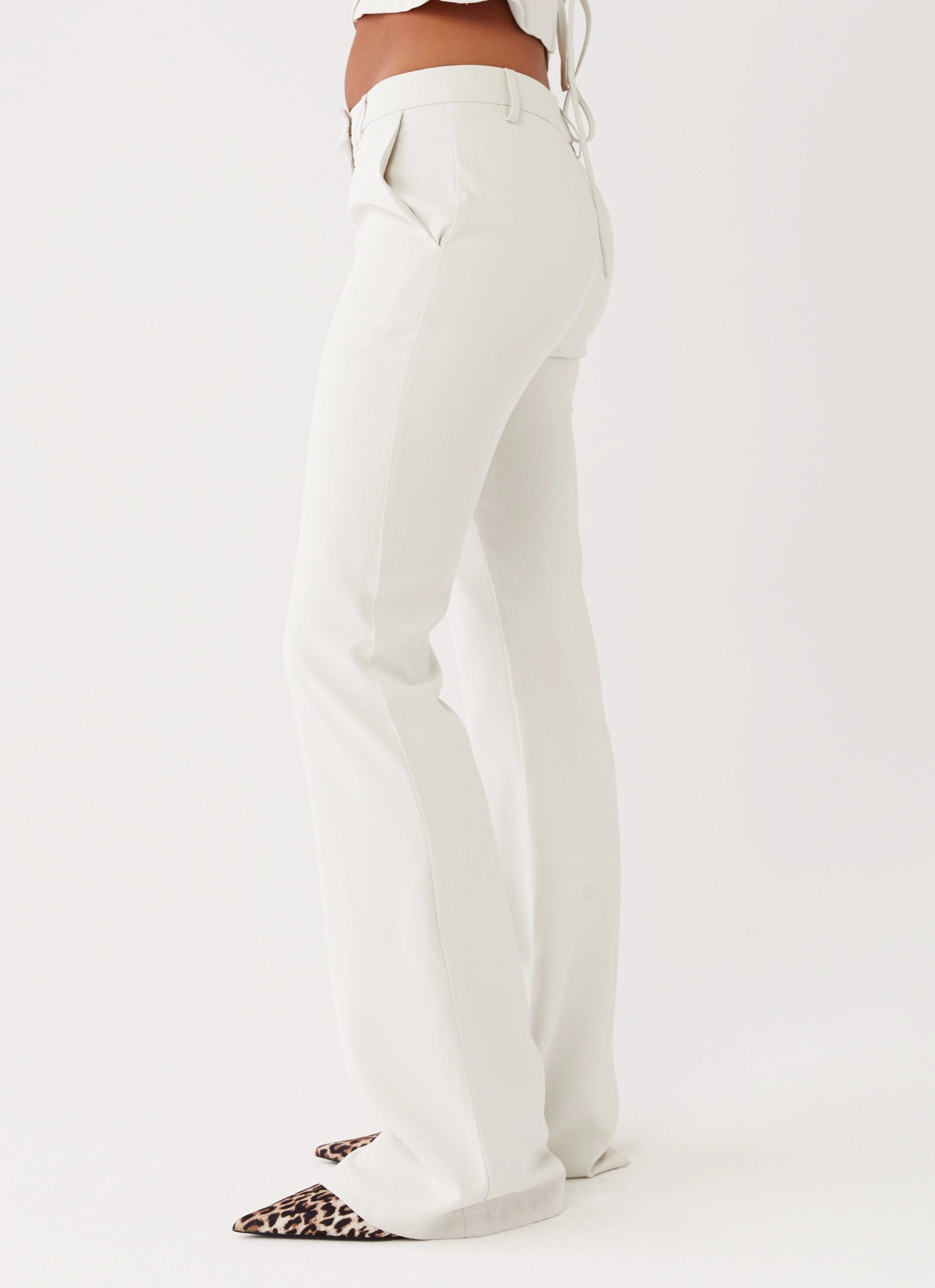 Cyra Low Rise Slim Fit Pants - Ivory Structured fabric