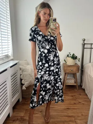 Glam Feel Sleek and Flattering Winnie V Neck Midi Dress / Mono Floral