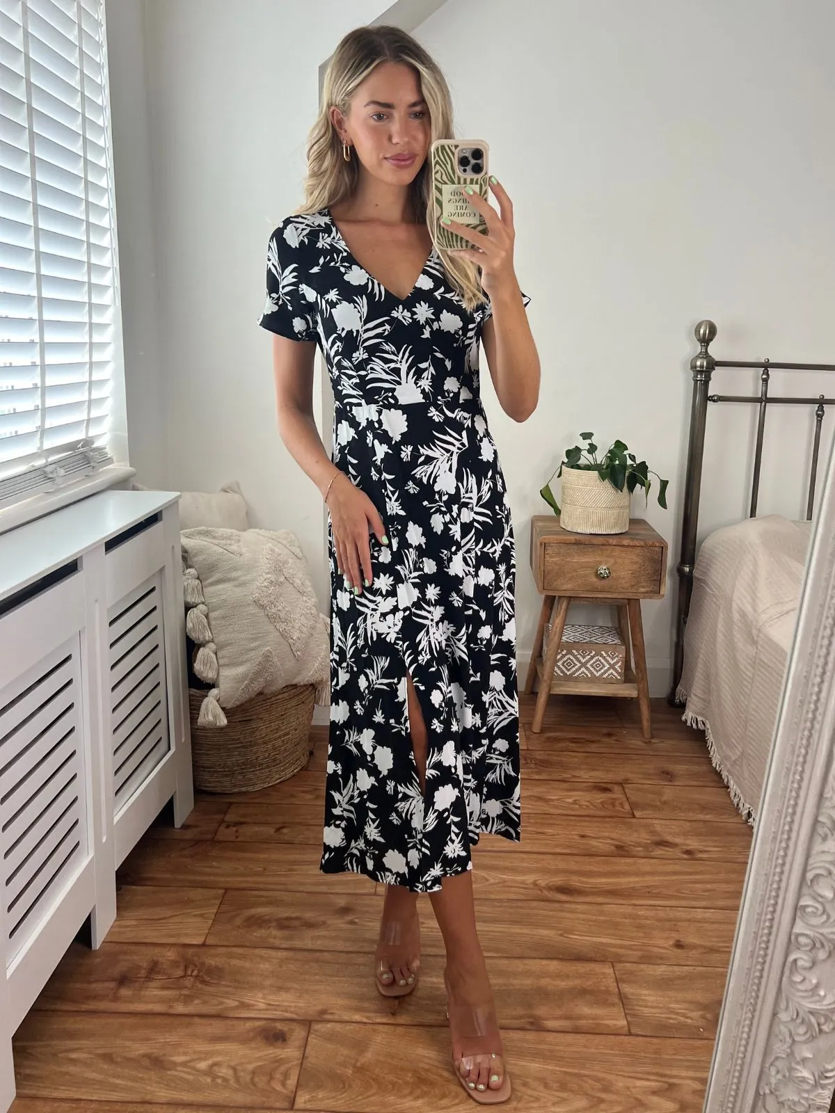 Balanced Look Minimal Mood Winnie V Neck Midi Dress / Mono Floral