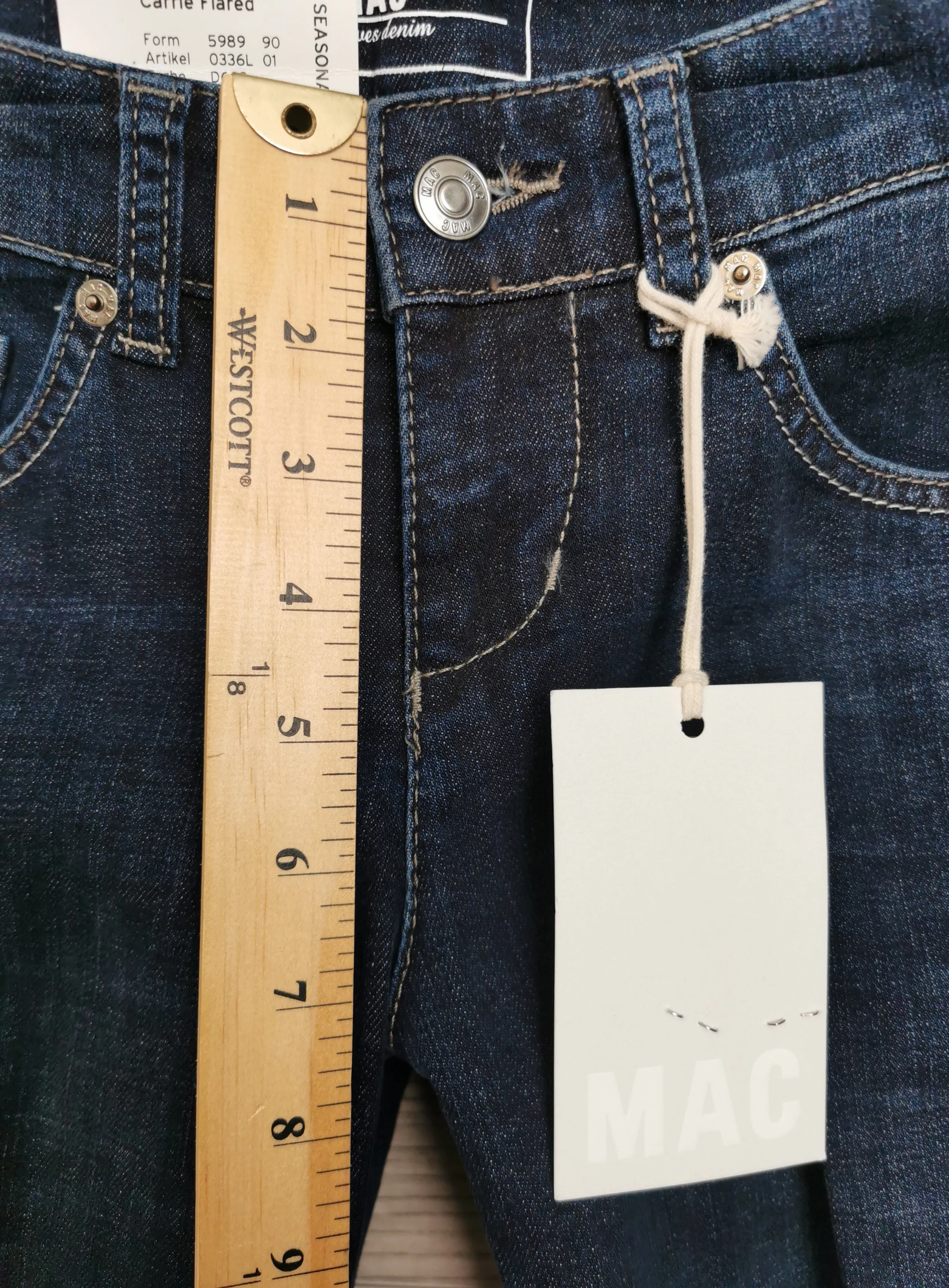 WOMENS SIZE 4 / 34 - MAC Jeans, Carrie Flarred, Darkwash NWT B26