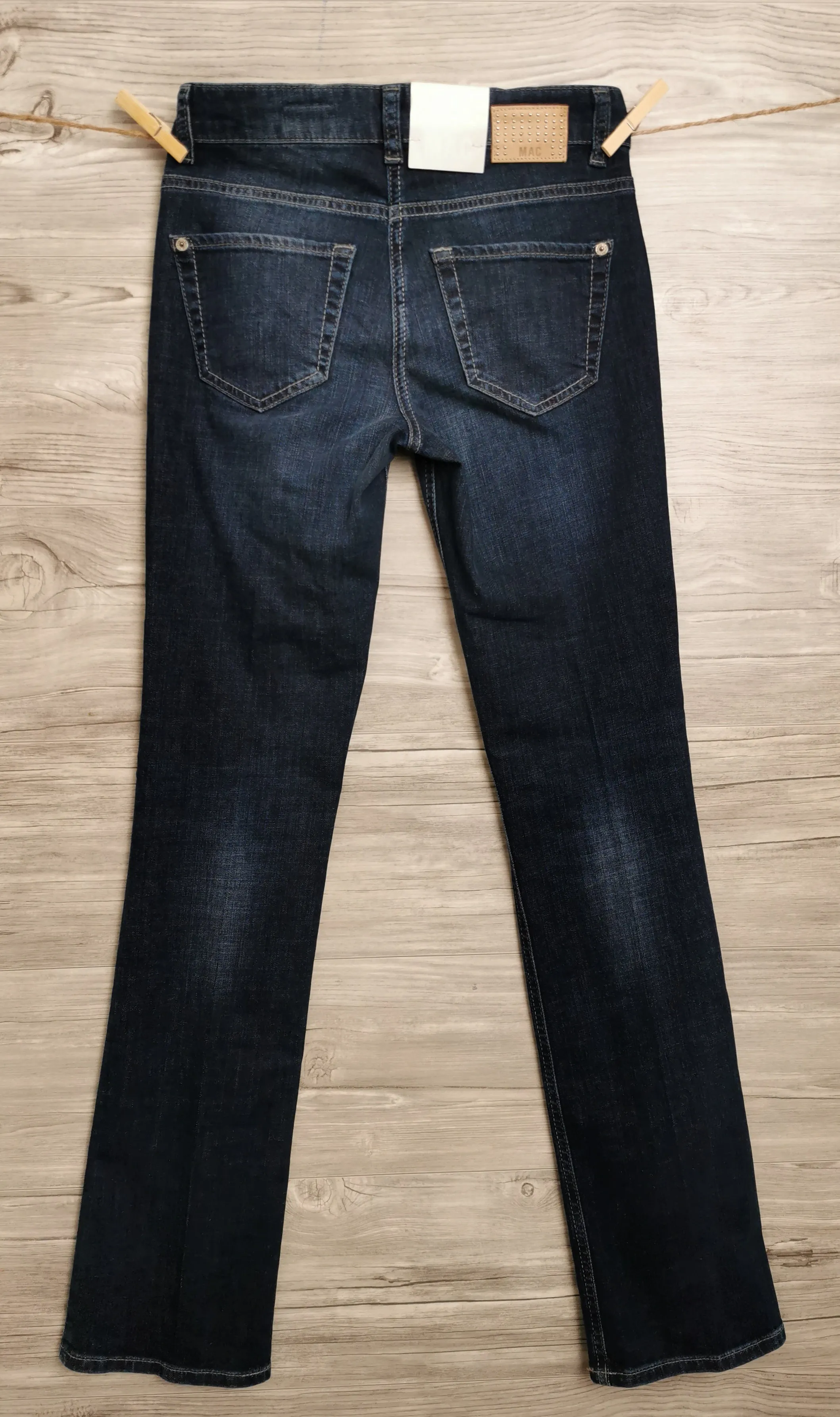 WOMENS SIZE 4 / 34 - MAC Jeans, Carrie Flarred, Darkwash NWT B26