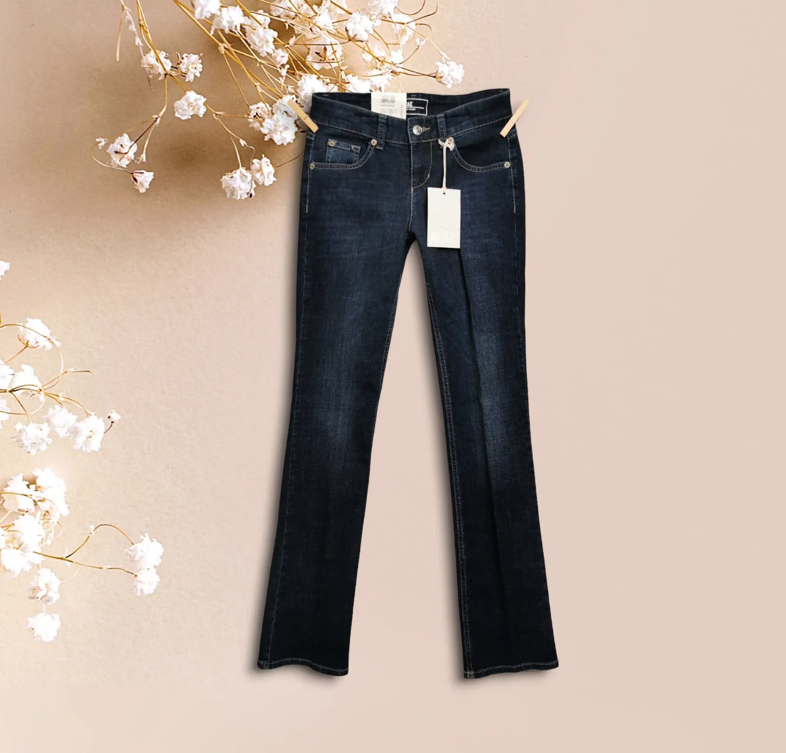 WOMENS SIZE 4 / 34 - MAC Jeans, Carrie Flarred, Darkwash NWT B26