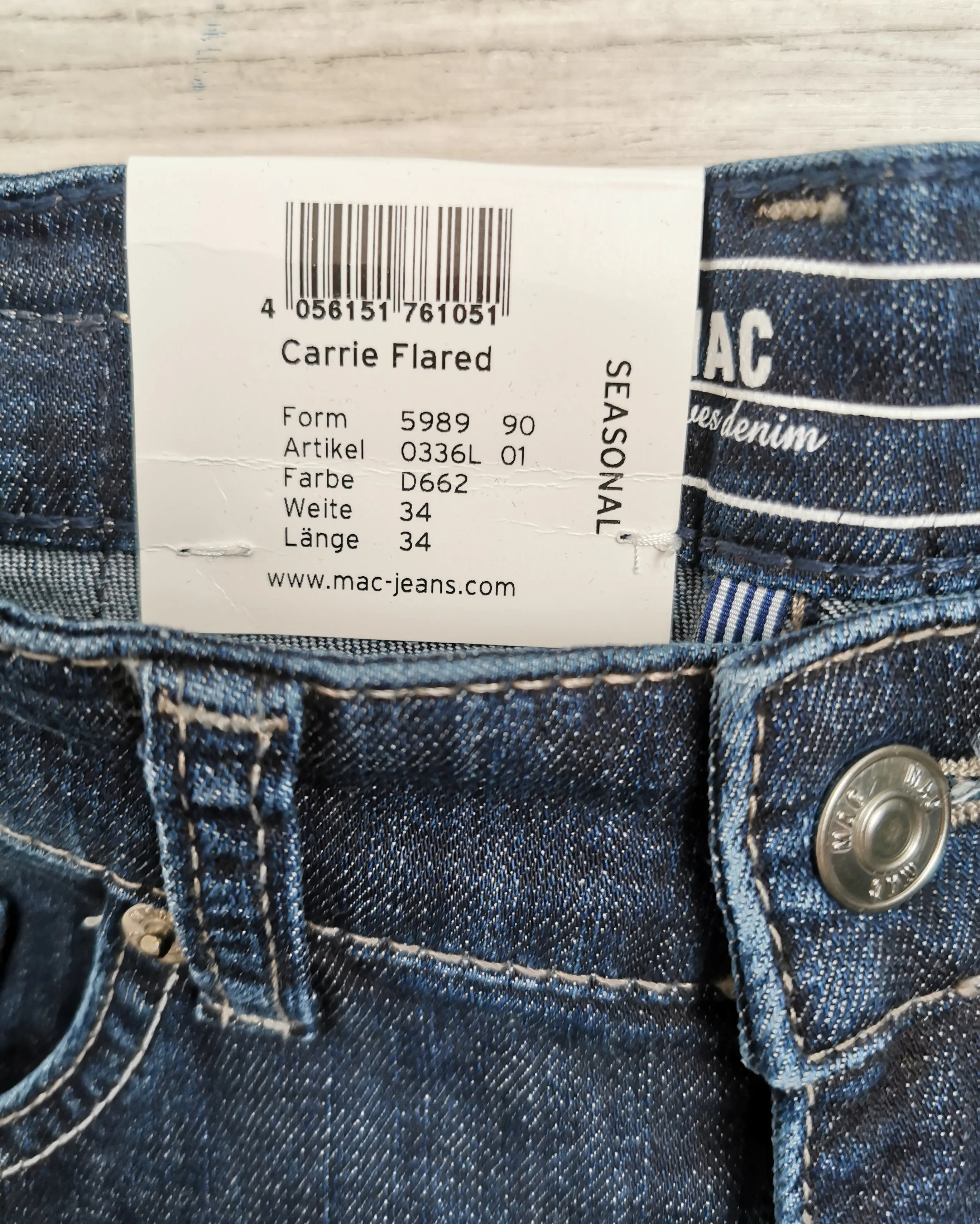 WOMENS SIZE 4 / 34 - MAC Jeans, Carrie Flarred, Darkwash NWT B26
