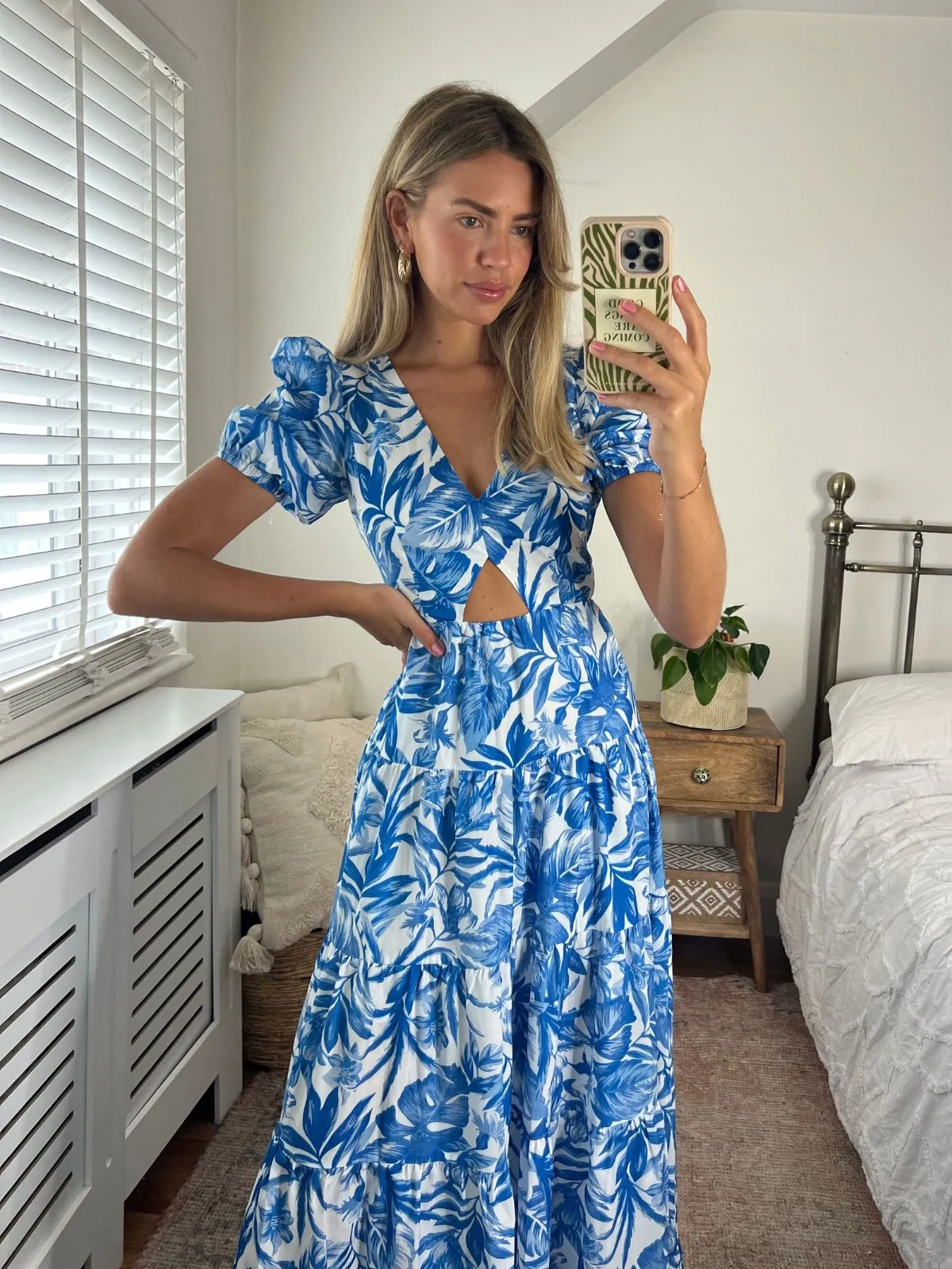 Zoe Tiered Cutout Maxi Dress / Blue Floral Signature-Style