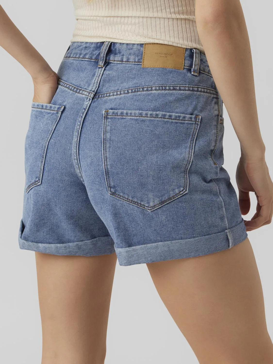 Zuri Loose Denim Short- Vero Moda